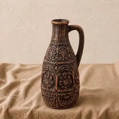 Глечик з глини Ларі різьблений