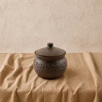 Ковбасник з глини 0,85л різьблений