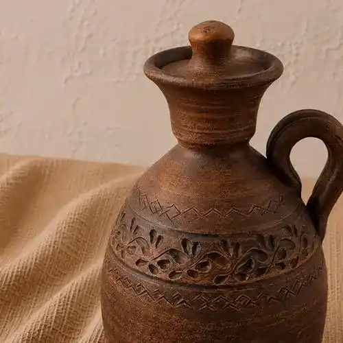 Пляшка глиняна для алкоголю 2 л різьблена