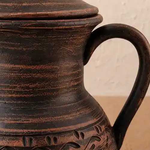 Глечик глиняний 2,5л з ручкою різьблений